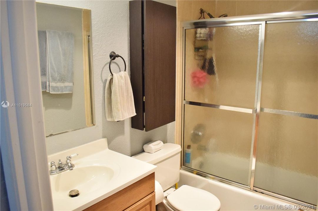 Vendido Recientemente: $149,000 (2 camas, 1 baños, 1000 Pies cuadrados)