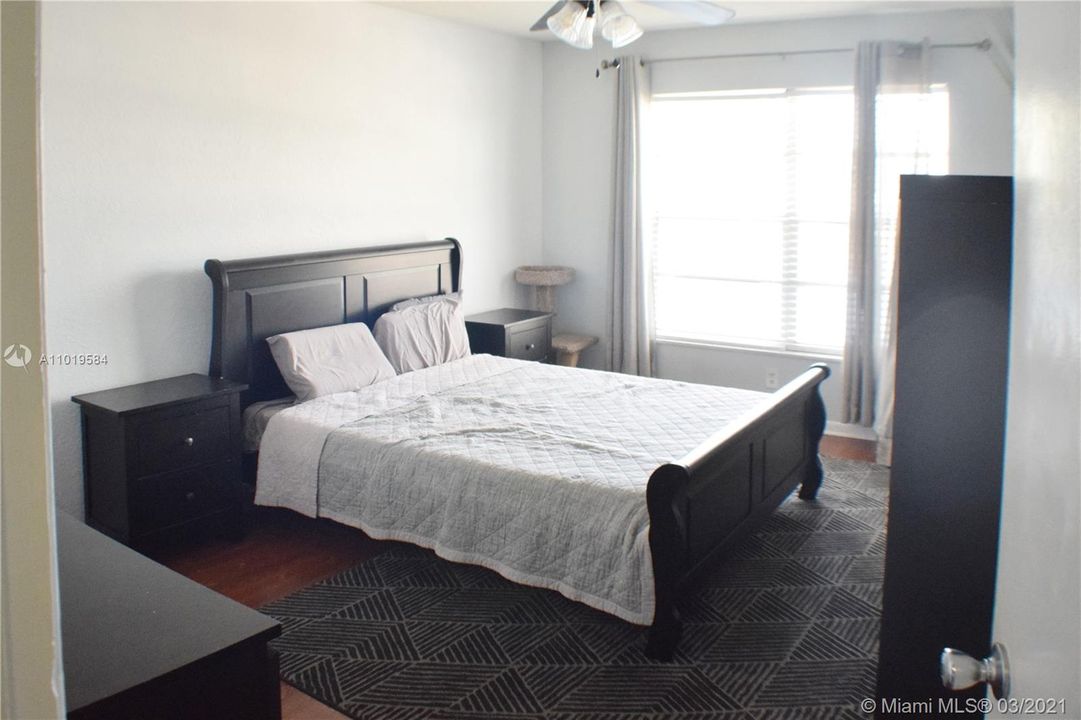 Vendido Recientemente: $149,000 (2 camas, 1 baños, 1000 Pies cuadrados)