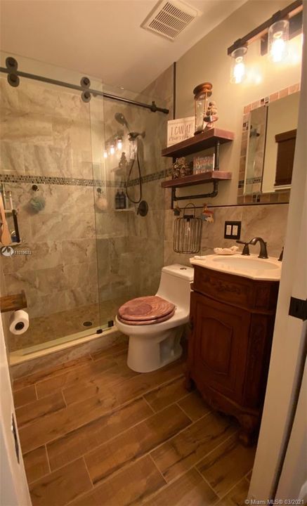 Recently Sold: $282,500 (2 beds, 2 baths, 1160 Square Feet)