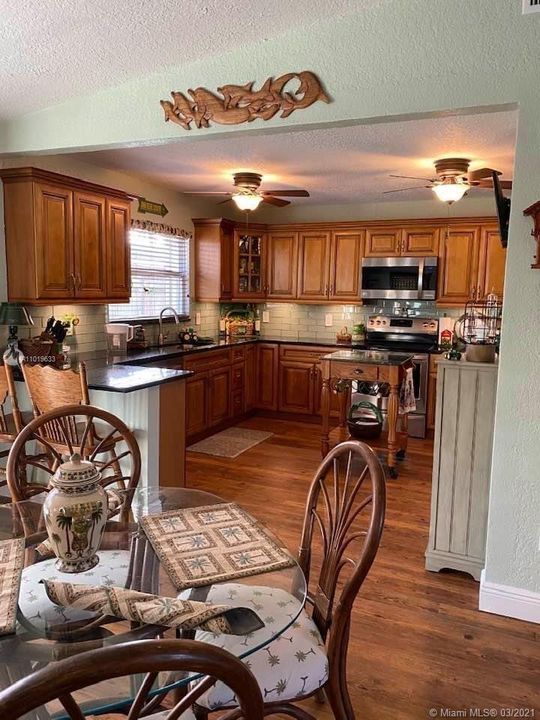 Recently Sold: $282,500 (2 beds, 2 baths, 1160 Square Feet)