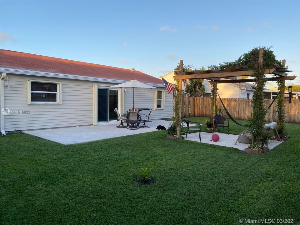 Recently Sold: $282,500 (2 beds, 2 baths, 1160 Square Feet)