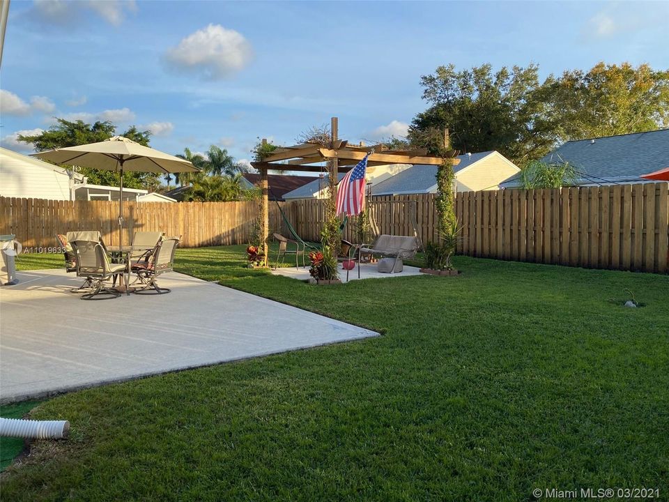 Recently Sold: $282,500 (2 beds, 2 baths, 1160 Square Feet)