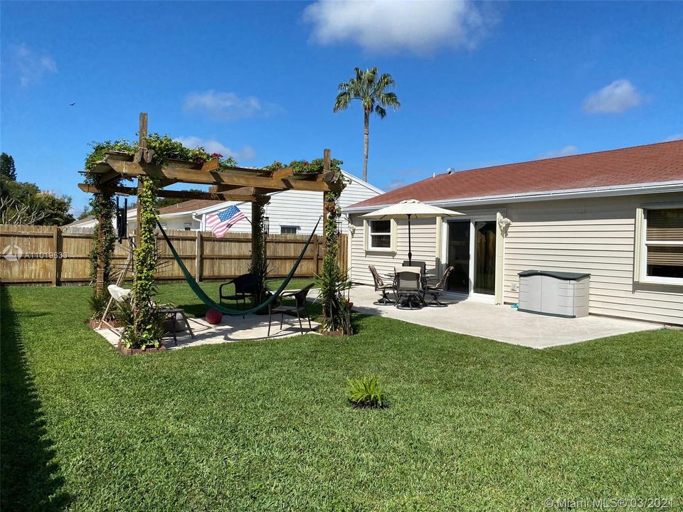 Recently Sold: $282,500 (2 beds, 2 baths, 1160 Square Feet)