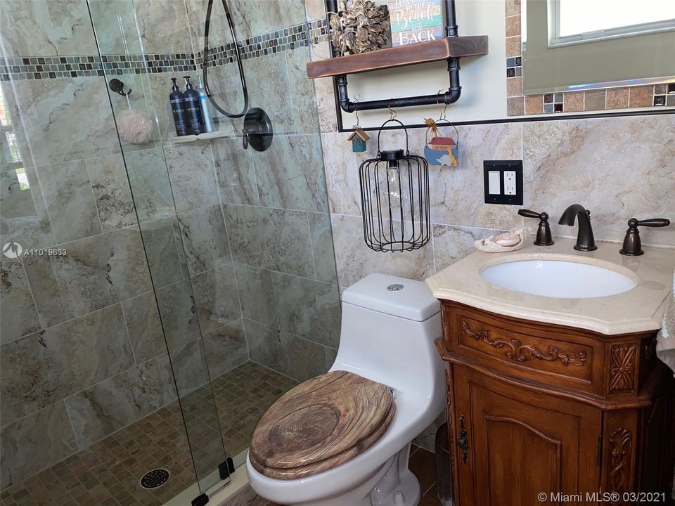 Recently Sold: $282,500 (2 beds, 2 baths, 1160 Square Feet)