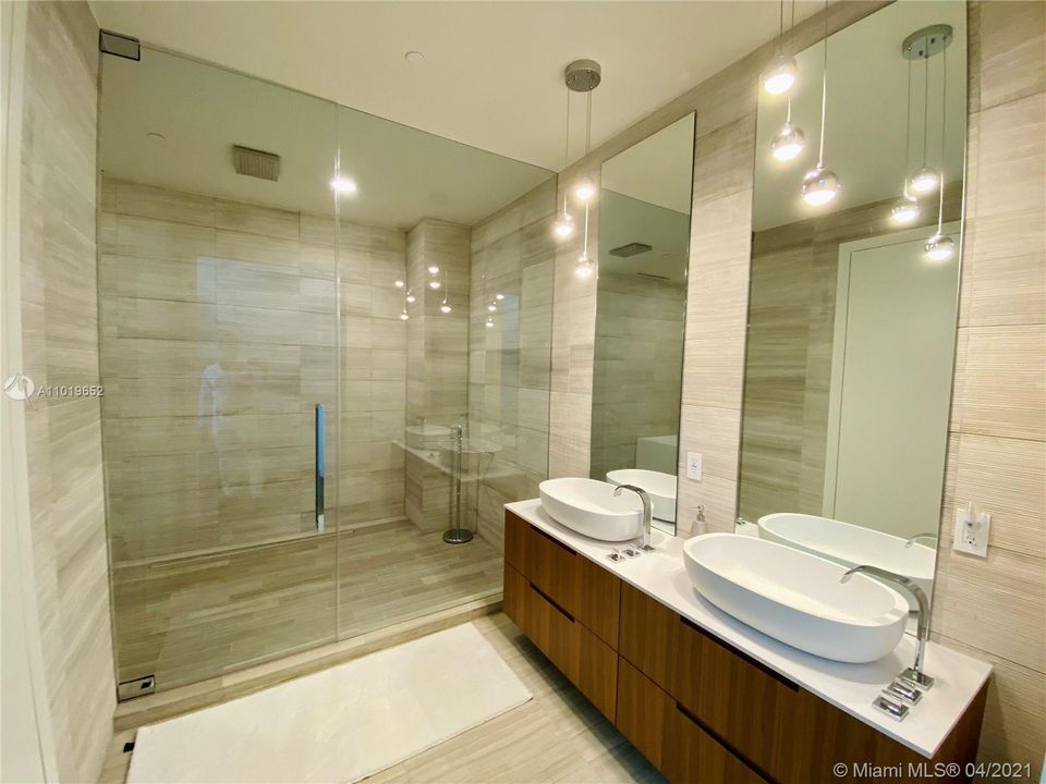 最近租的: $21,000 (3 贝兹, 3 浴室, 3057 平方英尺)