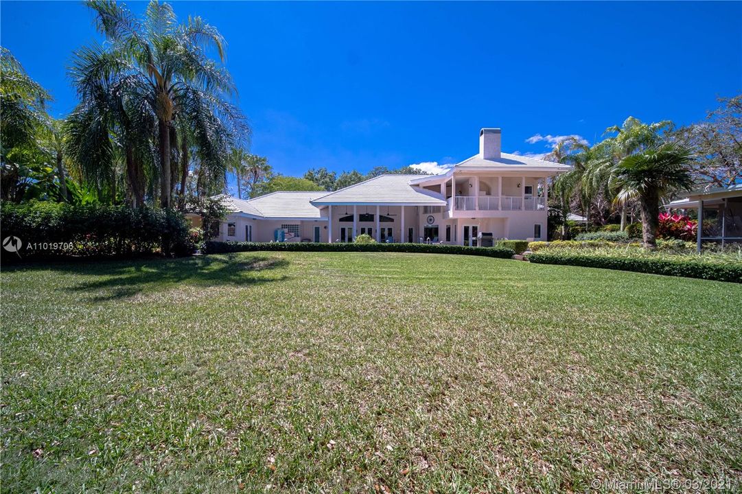 Recently Sold: $1,900,000 (6 beds, 5 baths, 5166 Square Feet)