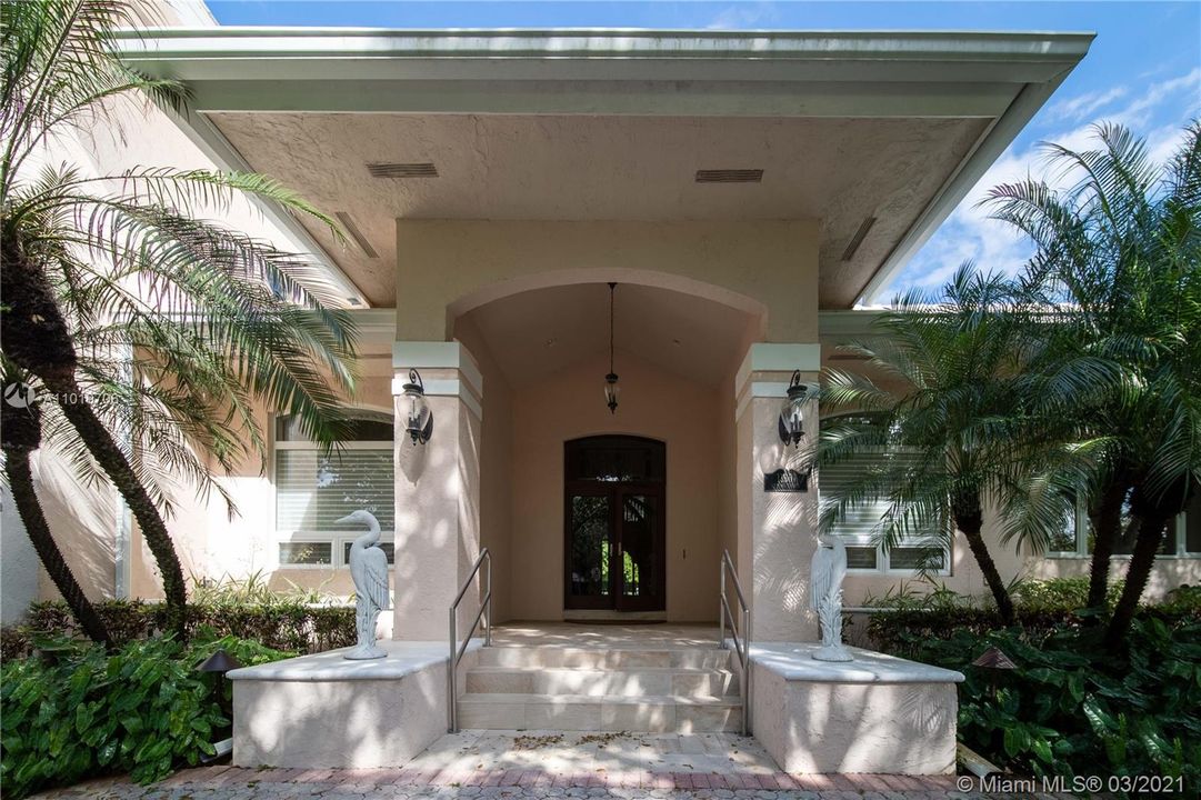 Recently Sold: $1,900,000 (6 beds, 5 baths, 5166 Square Feet)