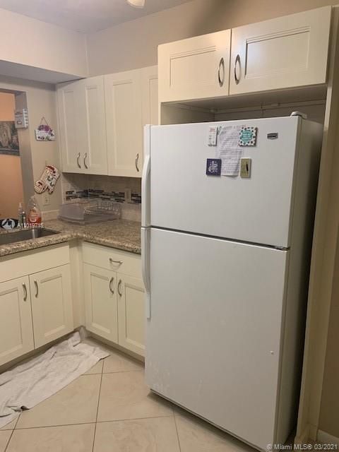 Vendido Recientemente: $208,999 (2 camas, 2 baños, 1155 Pies cuadrados)