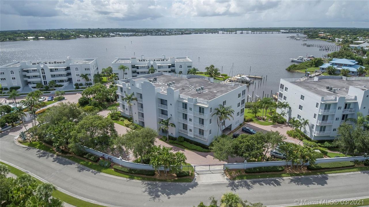 Recently Sold: $850,000 (3 beds, 3 baths, 2891 Square Feet)