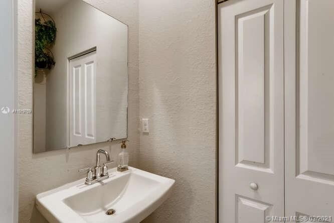 Vendido Recientemente: $389,490 (4 camas, 2 baños, 0 Pies cuadrados)