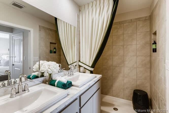 Vendido Recientemente: $389,490 (4 camas, 2 baños, 0 Pies cuadrados)