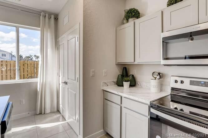 Vendido Recientemente: $389,490 (4 camas, 2 baños, 0 Pies cuadrados)