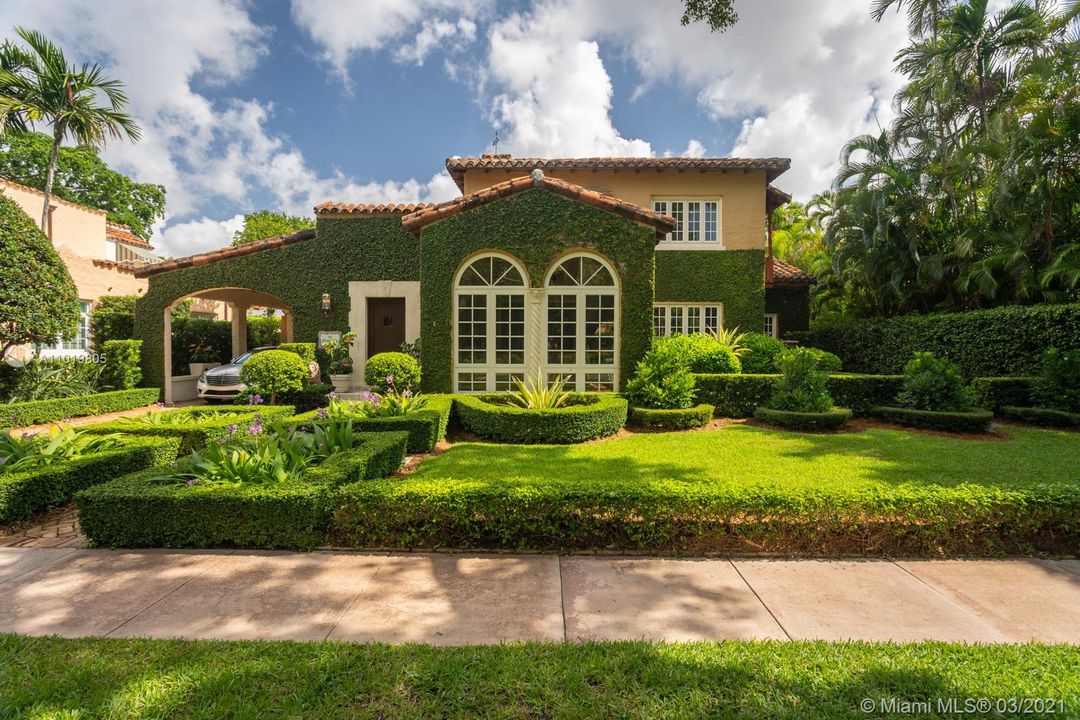Recently Sold: $1,349,000 (3 beds, 2 baths, 3197 Square Feet)