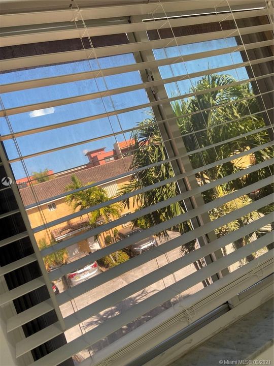 Recently Rented: $1,650 (2 beds, 2 baths, 965 Square Feet)