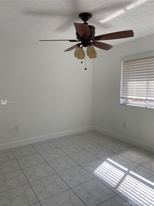 Recently Rented: $1,650 (2 beds, 2 baths, 965 Square Feet)