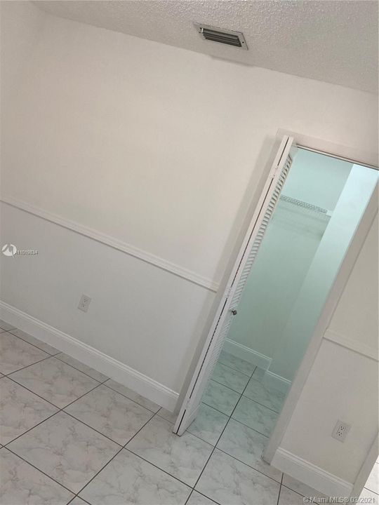 Recently Rented: $1,650 (2 beds, 2 baths, 965 Square Feet)