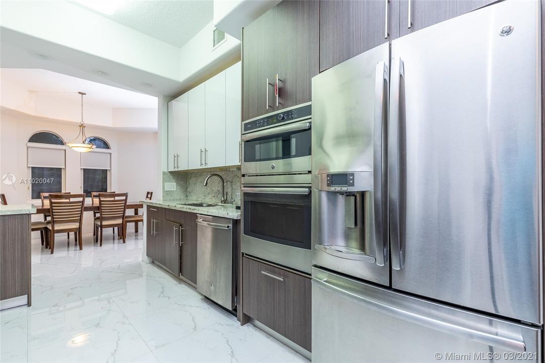 Recently Sold: $750,000 (3 beds, 2 baths, 2038 Square Feet)