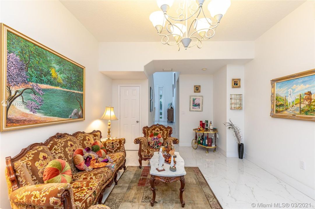 Recently Sold: $750,000 (3 beds, 2 baths, 2038 Square Feet)