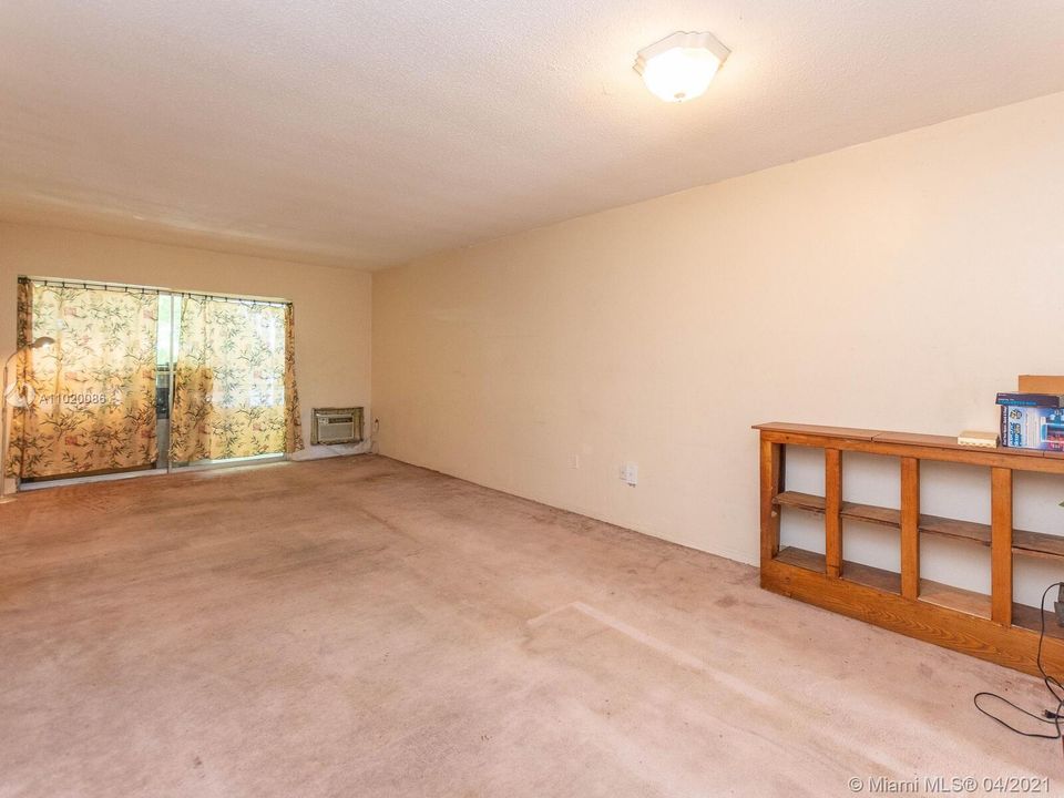Недавно продано: $69,995 (1 спален, 1 ванн, 660 Квадратных фут)