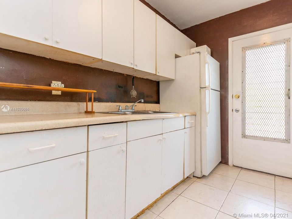 Недавно продано: $69,995 (1 спален, 1 ванн, 660 Квадратных фут)