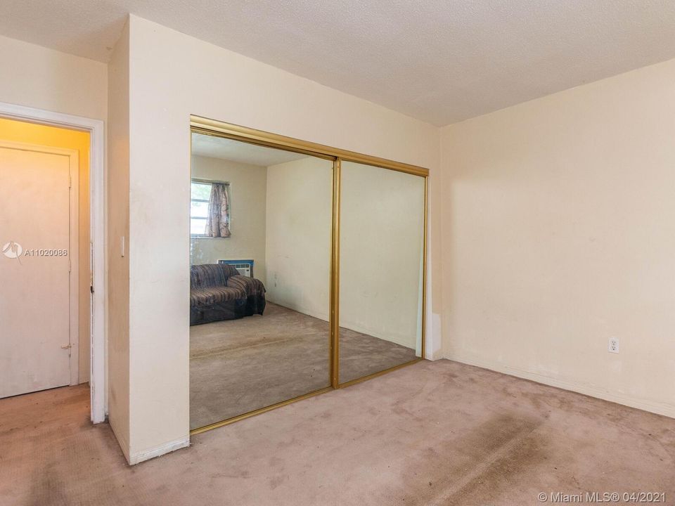 Недавно продано: $69,995 (1 спален, 1 ванн, 660 Квадратных фут)