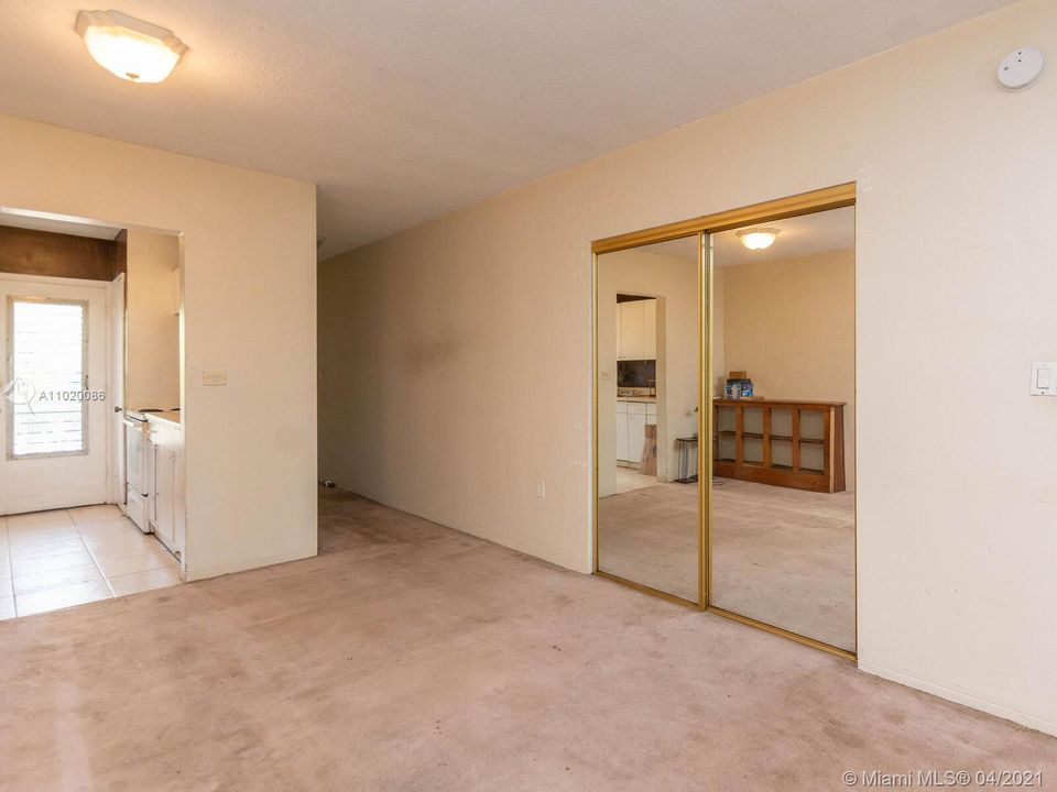 Недавно продано: $69,995 (1 спален, 1 ванн, 660 Квадратных фут)