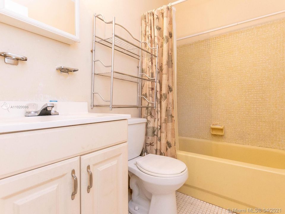 Недавно продано: $69,995 (1 спален, 1 ванн, 660 Квадратных фут)