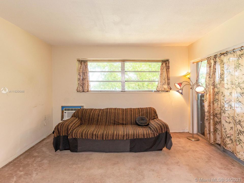 Недавно продано: $69,995 (1 спален, 1 ванн, 660 Квадратных фут)