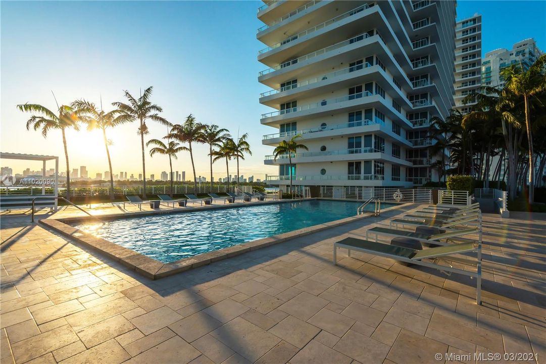 Recently Sold: $1,150,000 (2 beds, 2 baths, 1168 Square Feet)