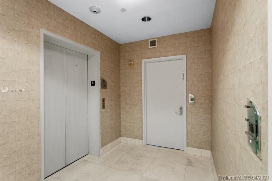 Recently Sold: $790,000 (1 beds, 1 baths, 858 Square Feet)