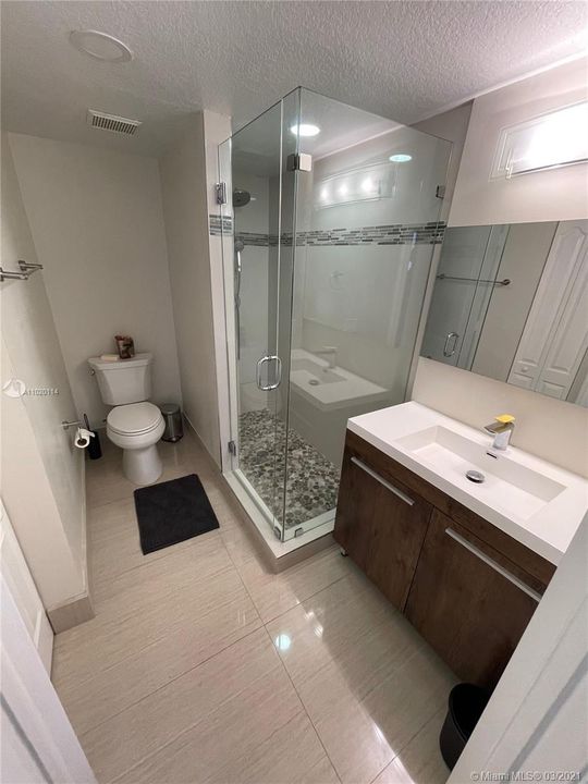 最近租的: $4,800 (4 贝兹, 3 浴室, 2303 平方英尺)