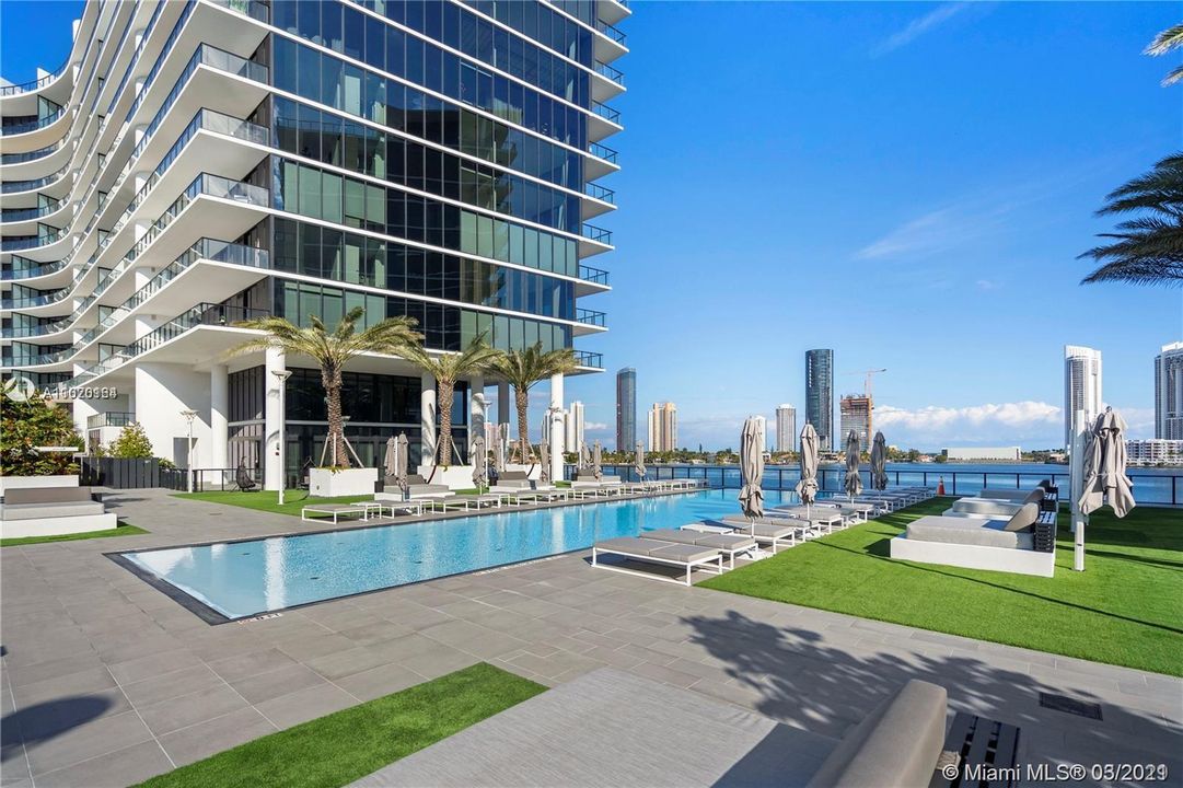 Recently Sold: $2,790,000 (3 beds, 4 baths, 2977 Square Feet)