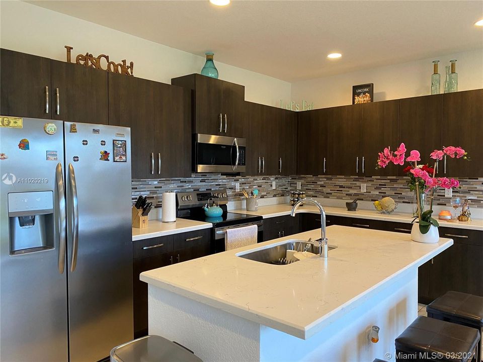 Недавно продано: $395,000 (3 спален, 2 ванн, 1663 Квадратных фут)