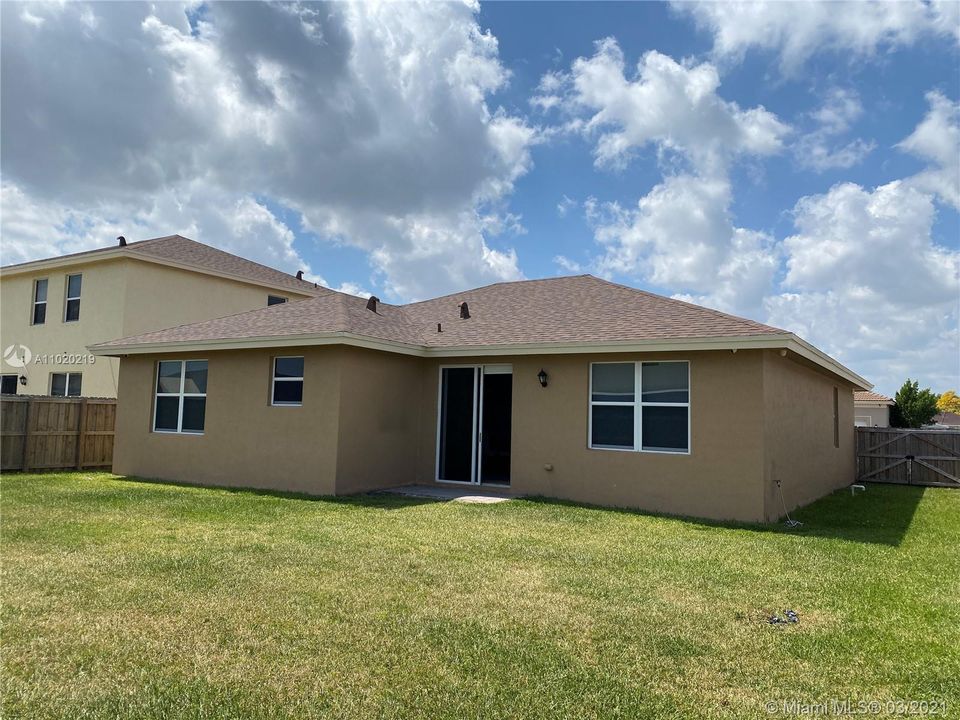 Недавно продано: $395,000 (3 спален, 2 ванн, 1663 Квадратных фут)