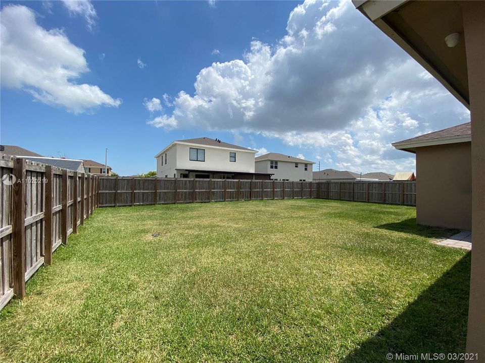 Недавно продано: $395,000 (3 спален, 2 ванн, 1663 Квадратных фут)