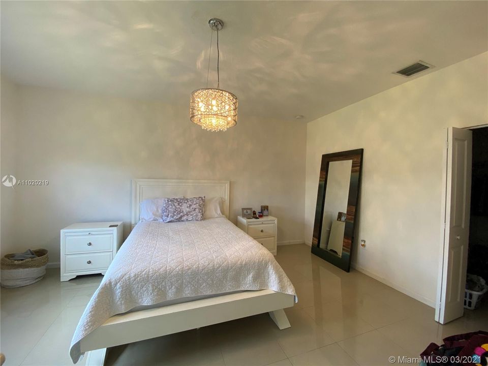 Недавно продано: $395,000 (3 спален, 2 ванн, 1663 Квадратных фут)