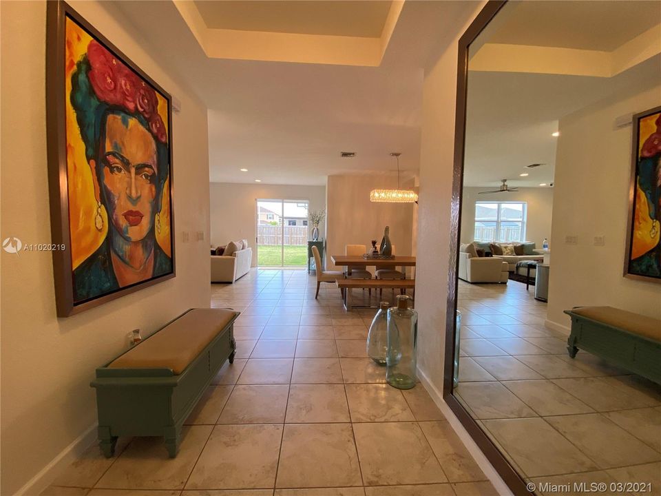 Недавно продано: $395,000 (3 спален, 2 ванн, 1663 Квадратных фут)