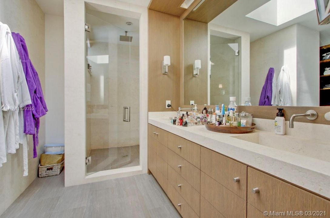 Недавно арендовано: $25,000 (5 спален, 6 ванн, 4545 Квадратных фут)