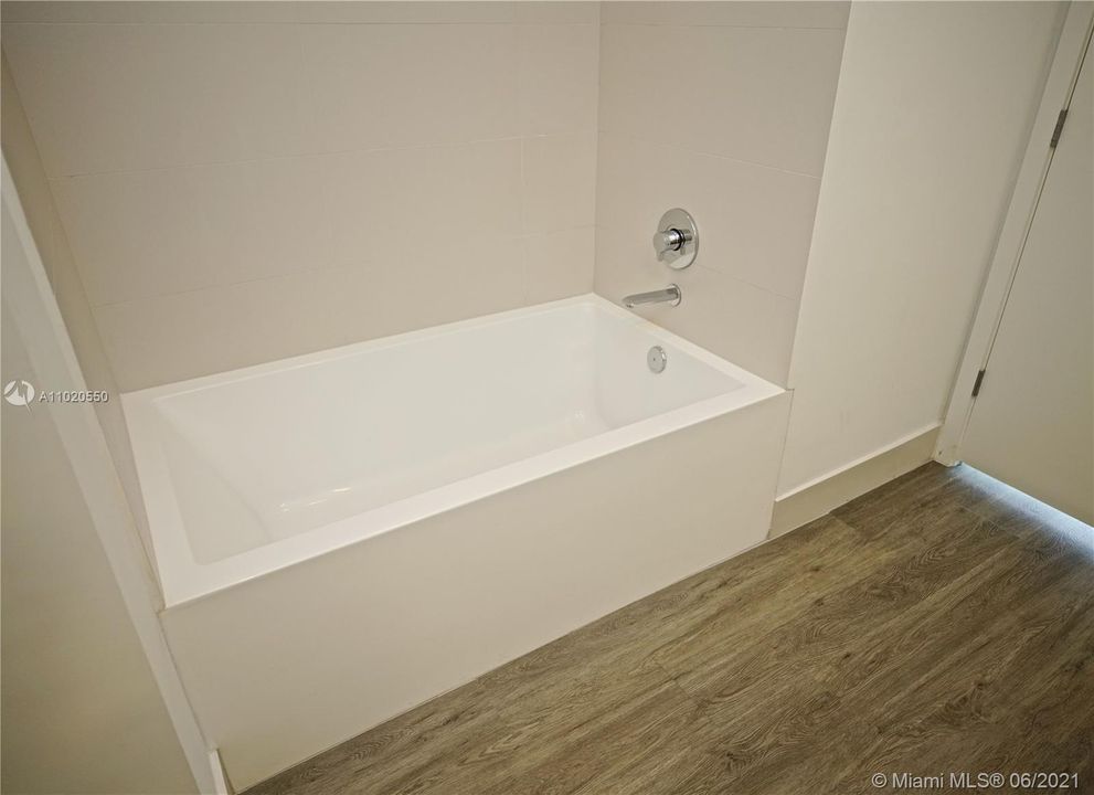 最近售出: $568,500 (3 贝兹, 2 浴室, 1110 平方英尺)