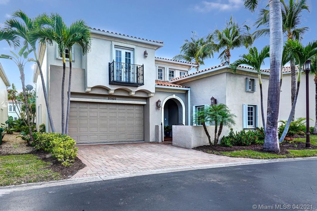 Recently Sold: $1,450,000 (4 beds, 4 baths, 3176 Square Feet)