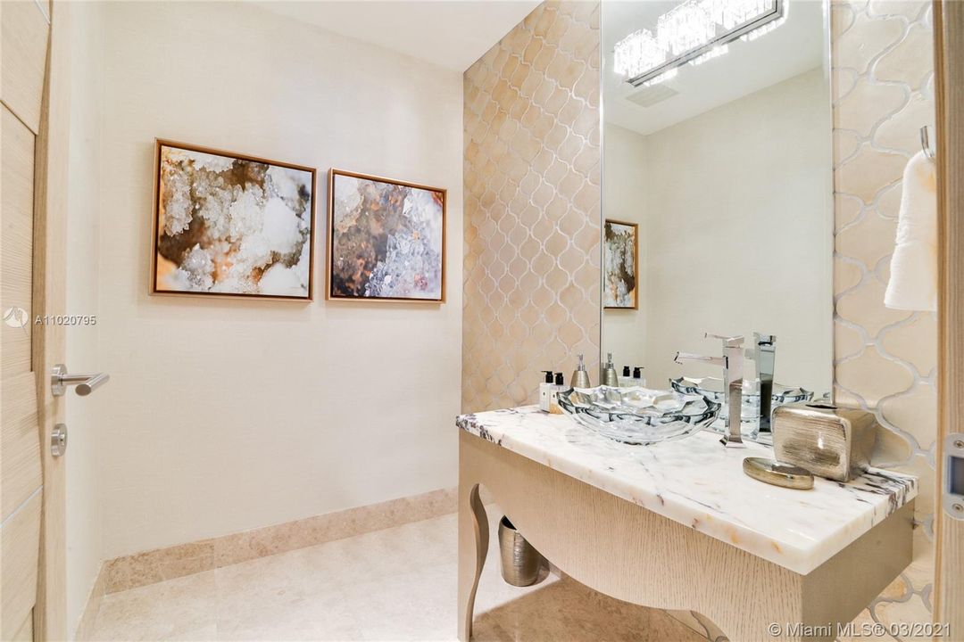 Recently Sold: $5,250,000 (3 beds, 3 baths, 2839 Square Feet)