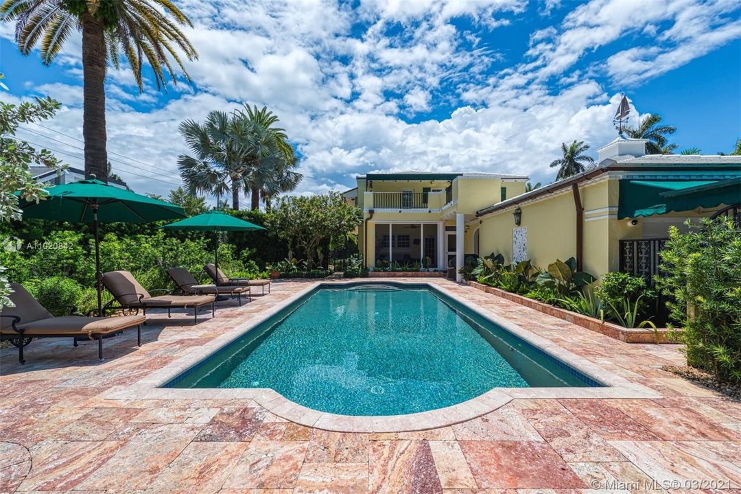 Recently Sold: $4,500,000 (5 beds, 4 baths, 3761 Square Feet)
