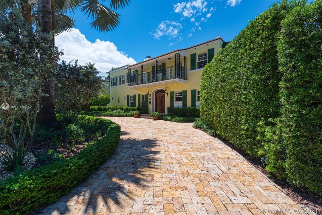 Recently Sold: $4,500,000 (5 beds, 4 baths, 3761 Square Feet)