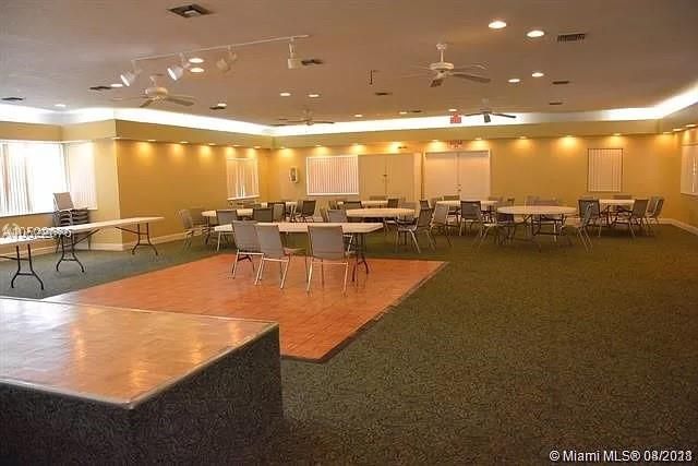 Vendido Recientemente: $129,900 (2 camas, 2 baños, 1350 Pies cuadrados)