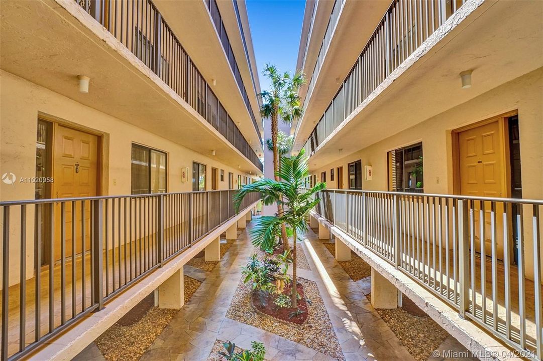 Vendido Recientemente: $129,900 (2 camas, 2 baños, 1350 Pies cuadrados)