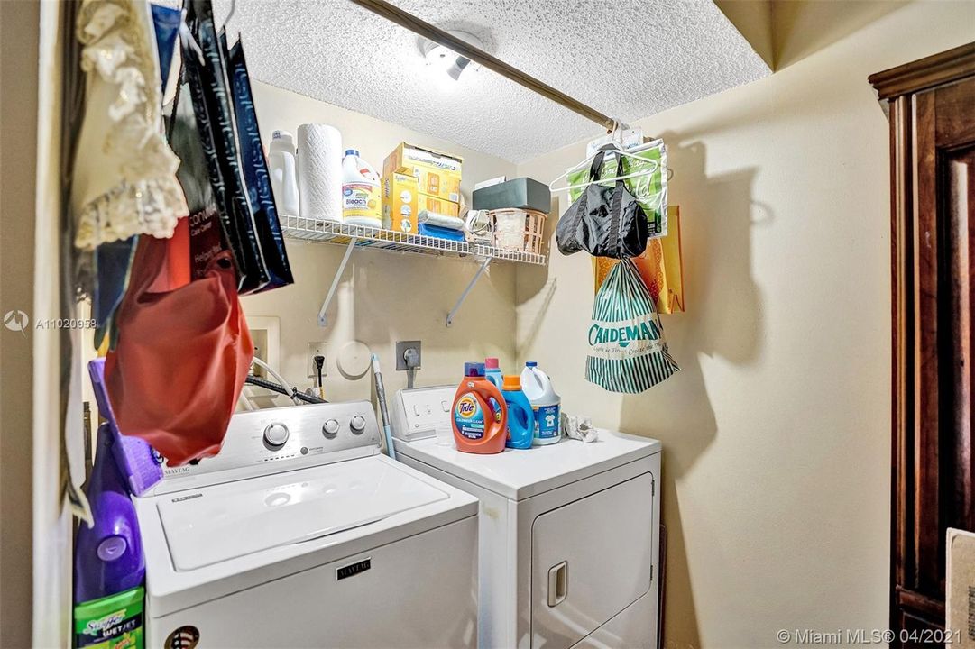 Vendido Recientemente: $129,900 (2 camas, 2 baños, 1350 Pies cuadrados)