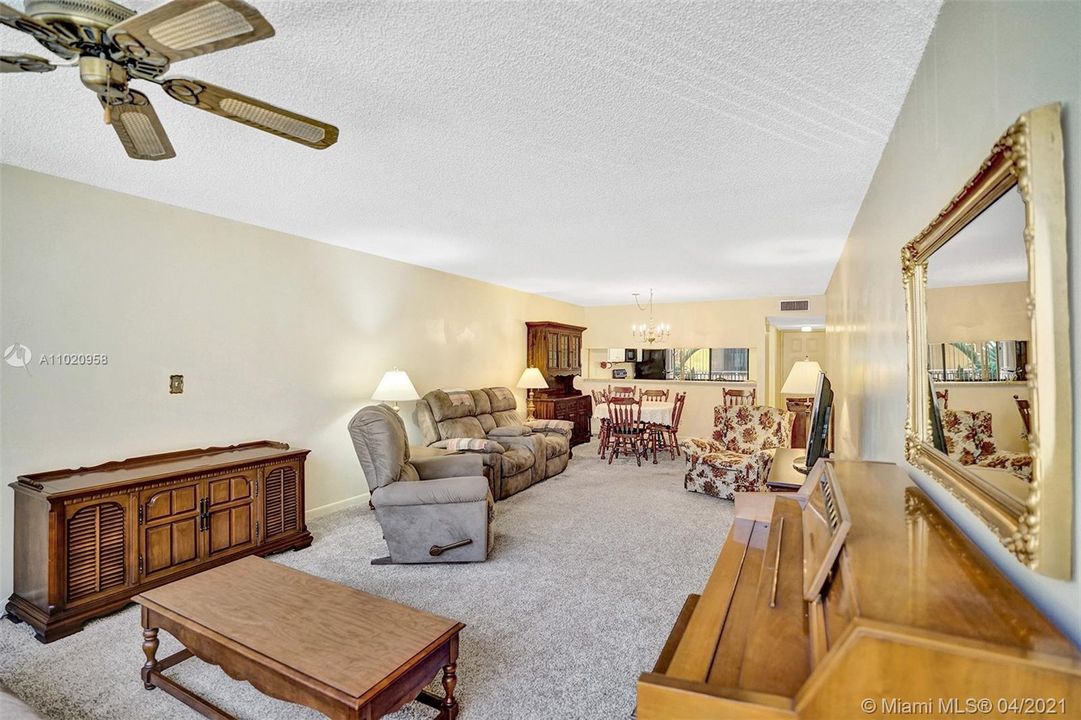 Vendido Recientemente: $129,900 (2 camas, 2 baños, 1350 Pies cuadrados)