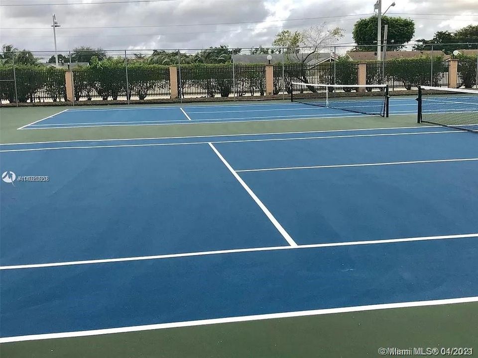 Vendido Recientemente: $129,900 (2 camas, 2 baños, 1350 Pies cuadrados)