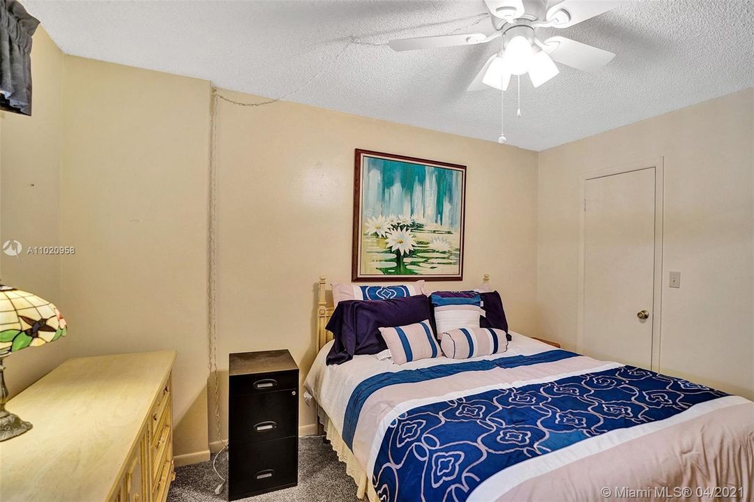 Vendido Recientemente: $129,900 (2 camas, 2 baños, 1350 Pies cuadrados)