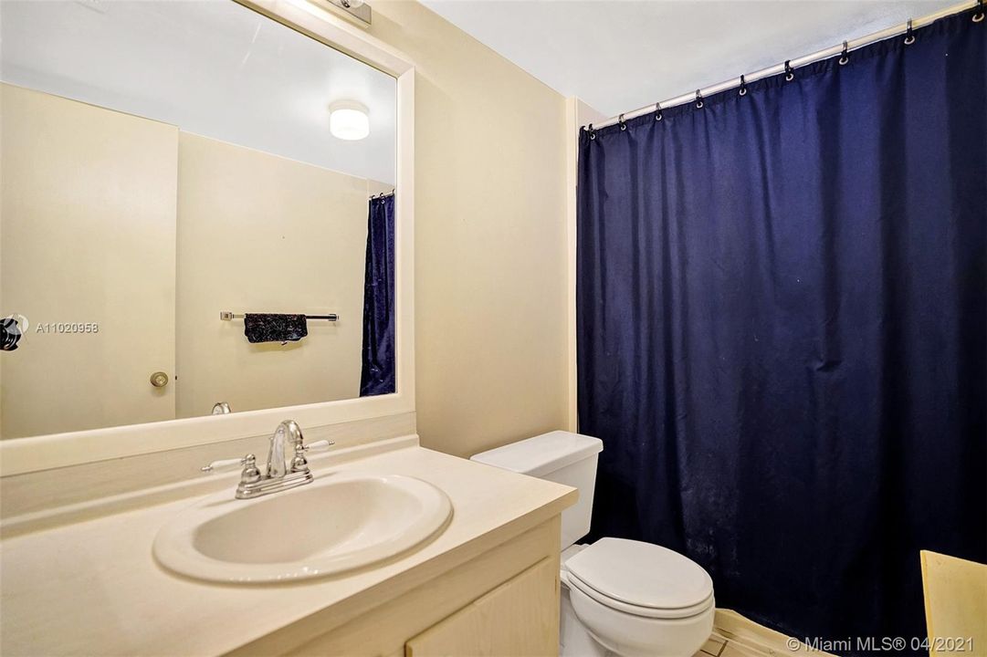 Vendido Recientemente: $129,900 (2 camas, 2 baños, 1350 Pies cuadrados)